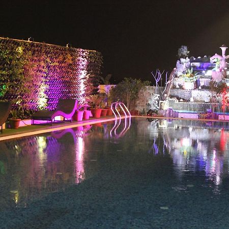 Xenious World Square Hotel Ghaziabad Zewnętrze zdjęcie