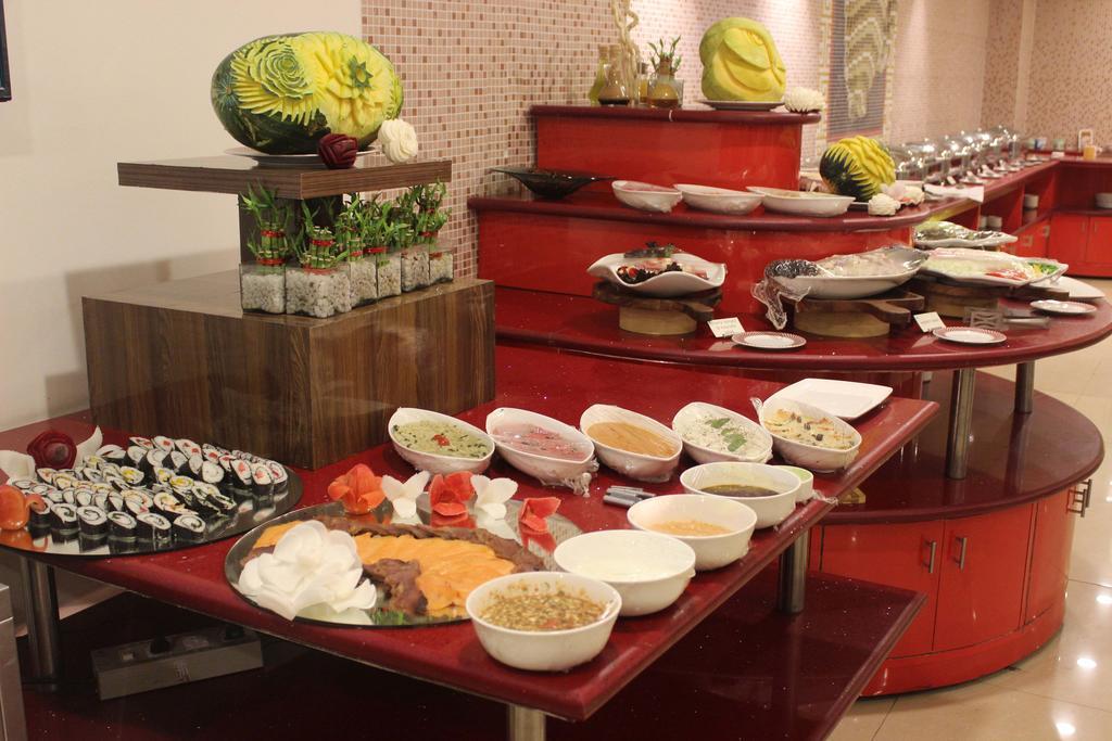 Xenious World Square Hotel Ghaziabad Zewnętrze zdjęcie