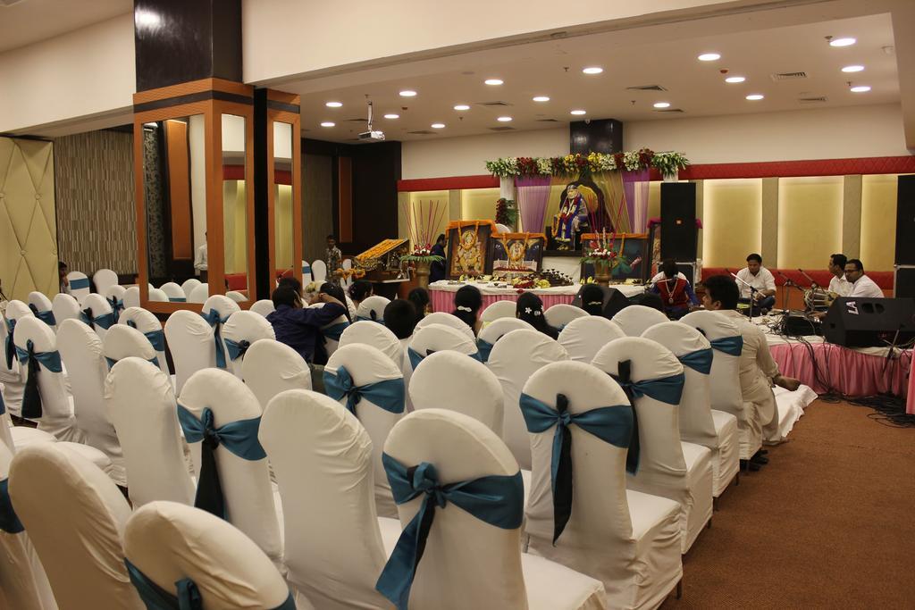 Xenious World Square Hotel Ghaziabad Zewnętrze zdjęcie
