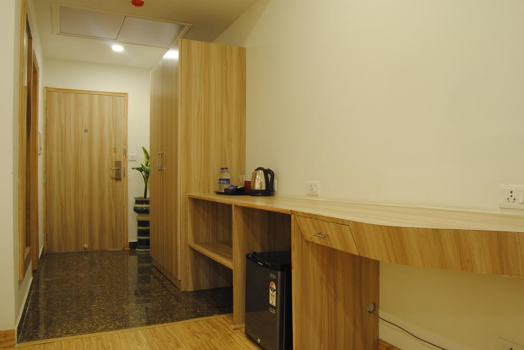 Xenious World Square Hotel Ghaziabad Zewnętrze zdjęcie