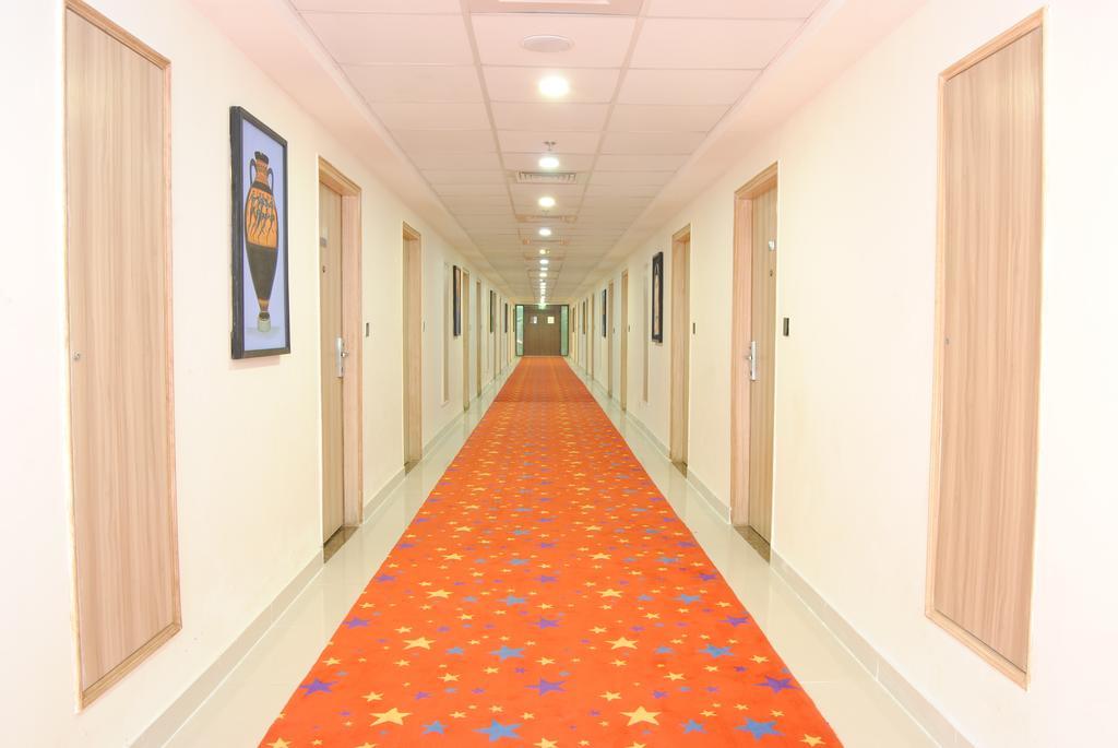 Xenious World Square Hotel Ghaziabad Zewnętrze zdjęcie