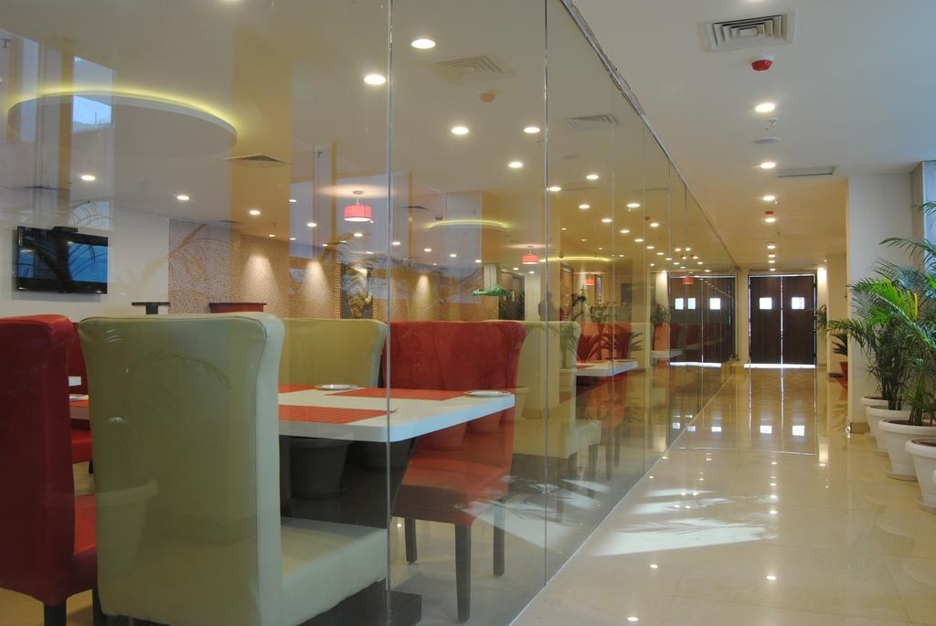 Xenious World Square Hotel Ghaziabad Zewnętrze zdjęcie