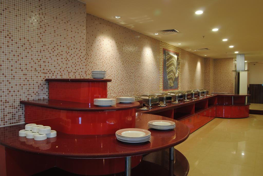 Xenious World Square Hotel Ghaziabad Zewnętrze zdjęcie