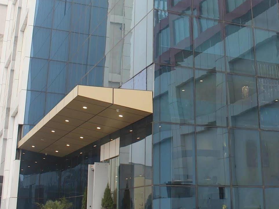 Xenious World Square Hotel Ghaziabad Zewnętrze zdjęcie